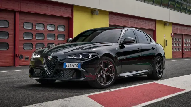 Alfa Romeo Launches 505-HP Quadrifoglio Super Sport Edition