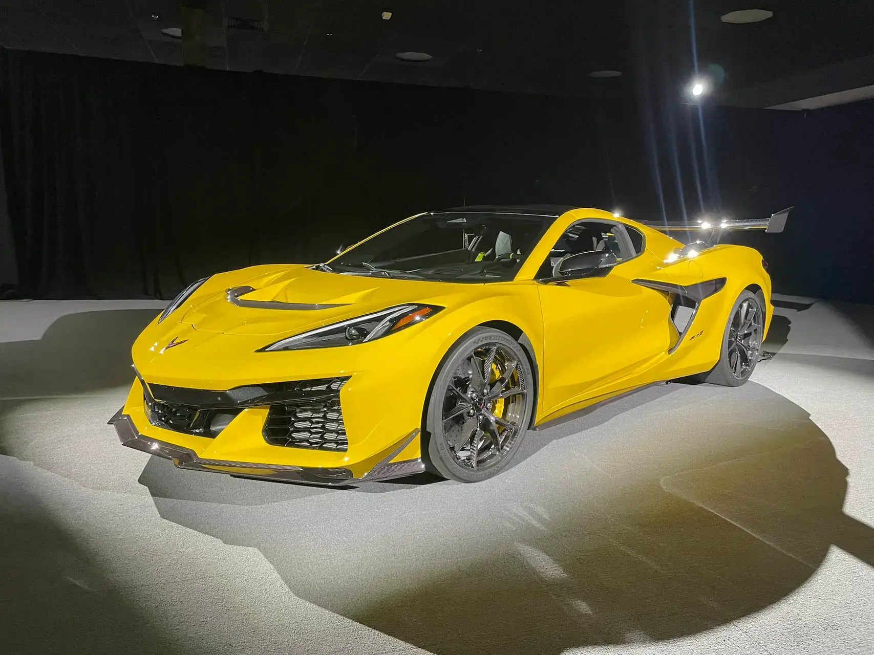 Barrett jackson and gm team up to auction 2025 corvette zr1 vin 001 for charity 1