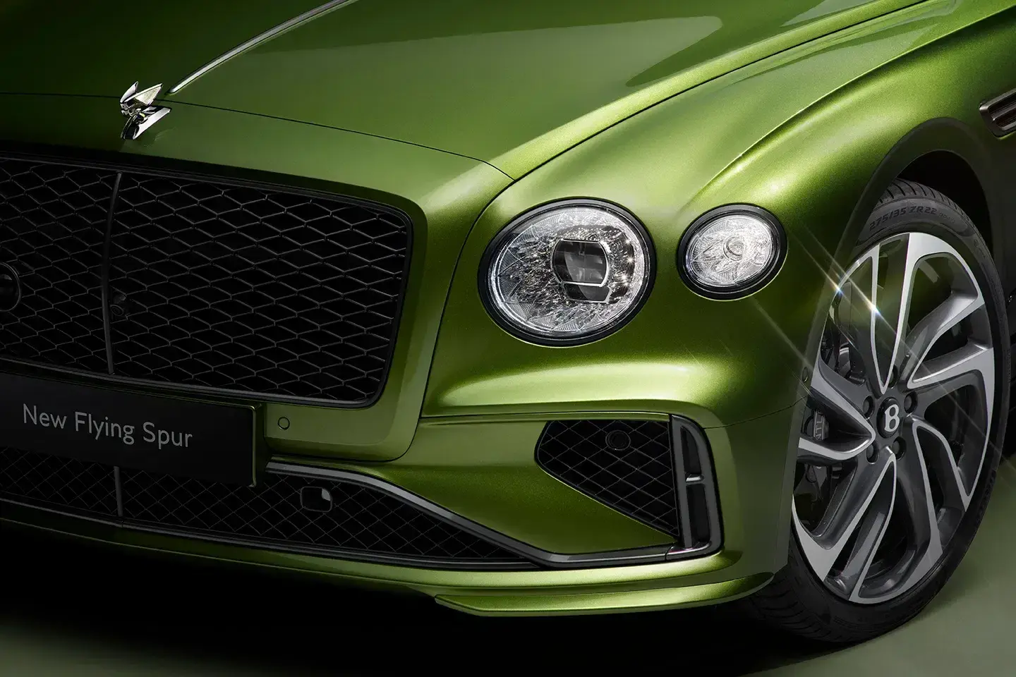 Bentley reveals new flying spur 8 1