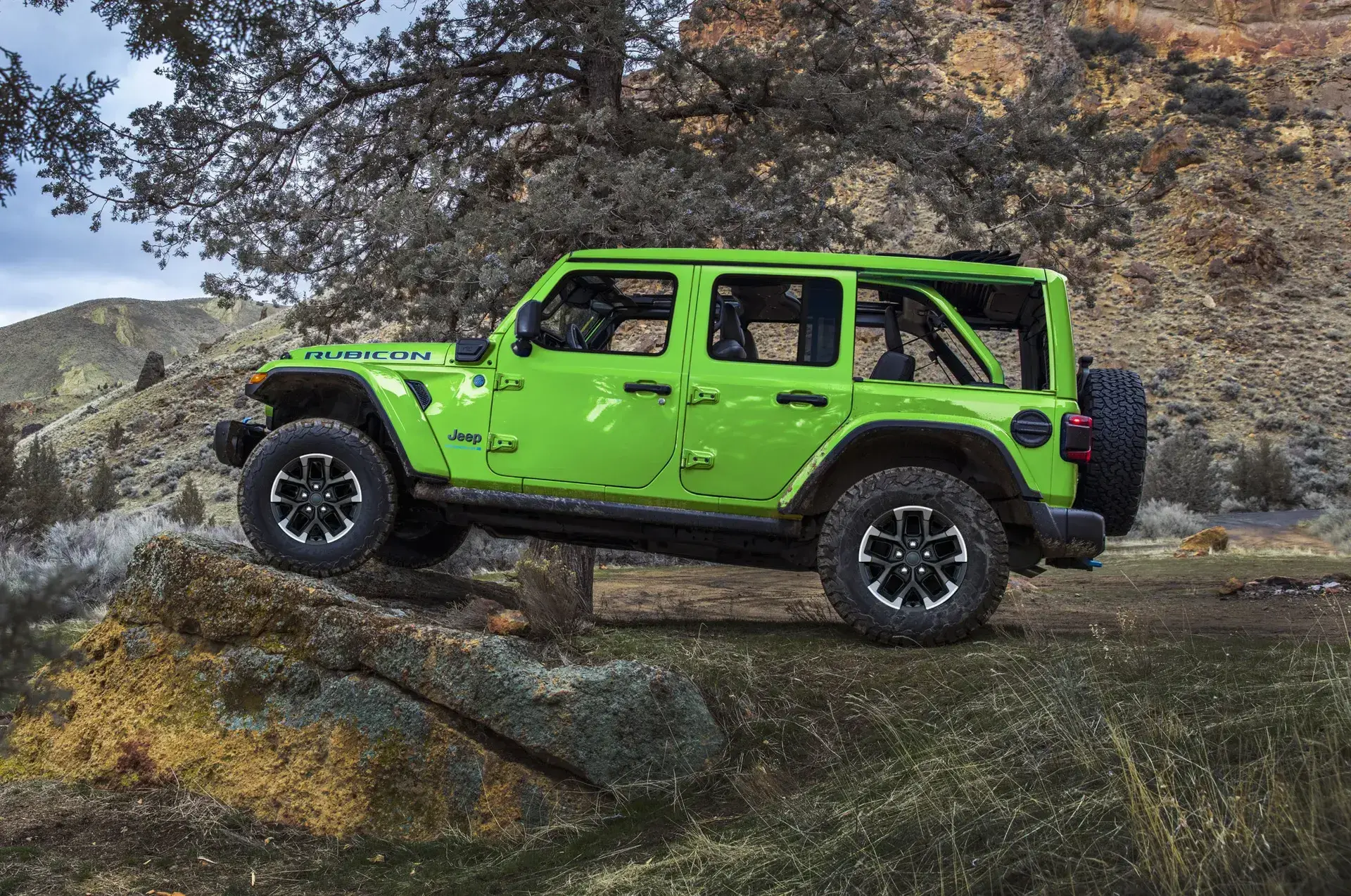 Jeep wrangler gladiator mojito green 2025 2 1