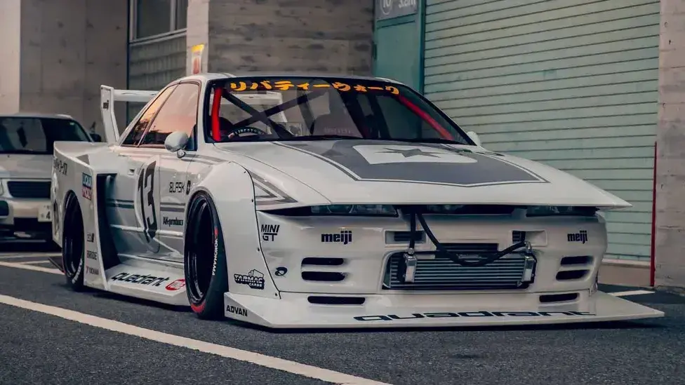 Liberty walk r32 skyline body kit super silhouette 10 1