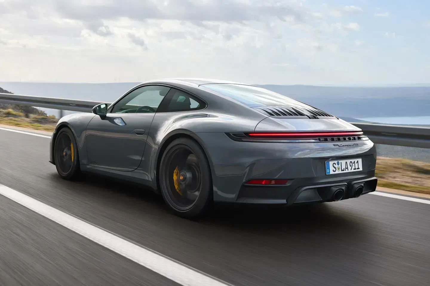 Porsche unveils hybrid 911 2 1