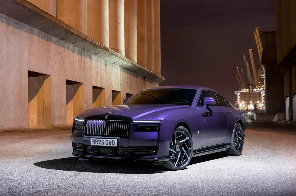 Rolls royce black badge spectre 2 1